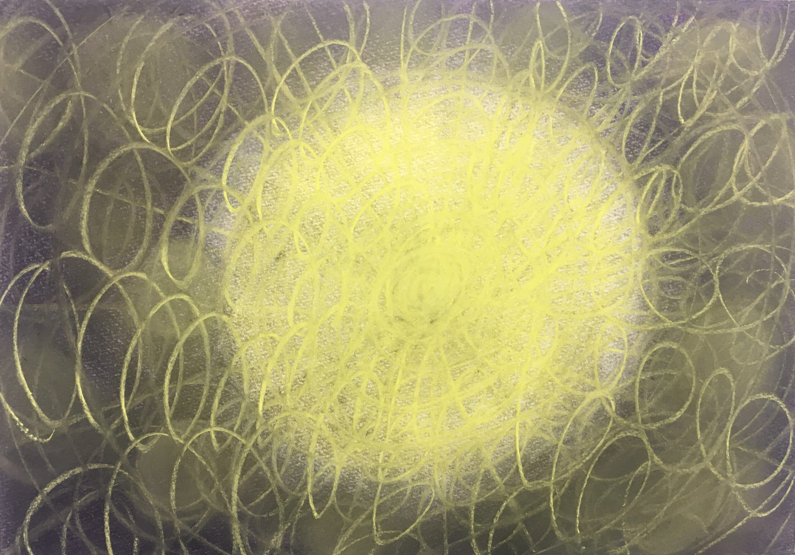 暗闇の中から生まれ出る、神秘的な光を表現したパステル画